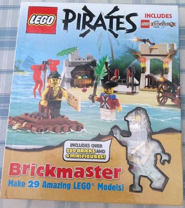 LEGO 2 в 1 - Castle & Pirates - Лего замък и пирати с формата на книга