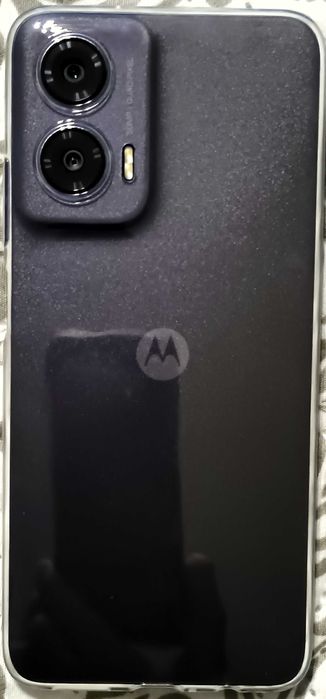 Продавам чисто нов смартфон motorola g 35 5g, с неизползвани слушалки