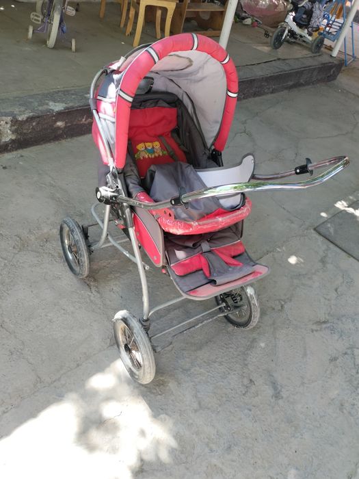 Коляска прогулочная состояние отличное.