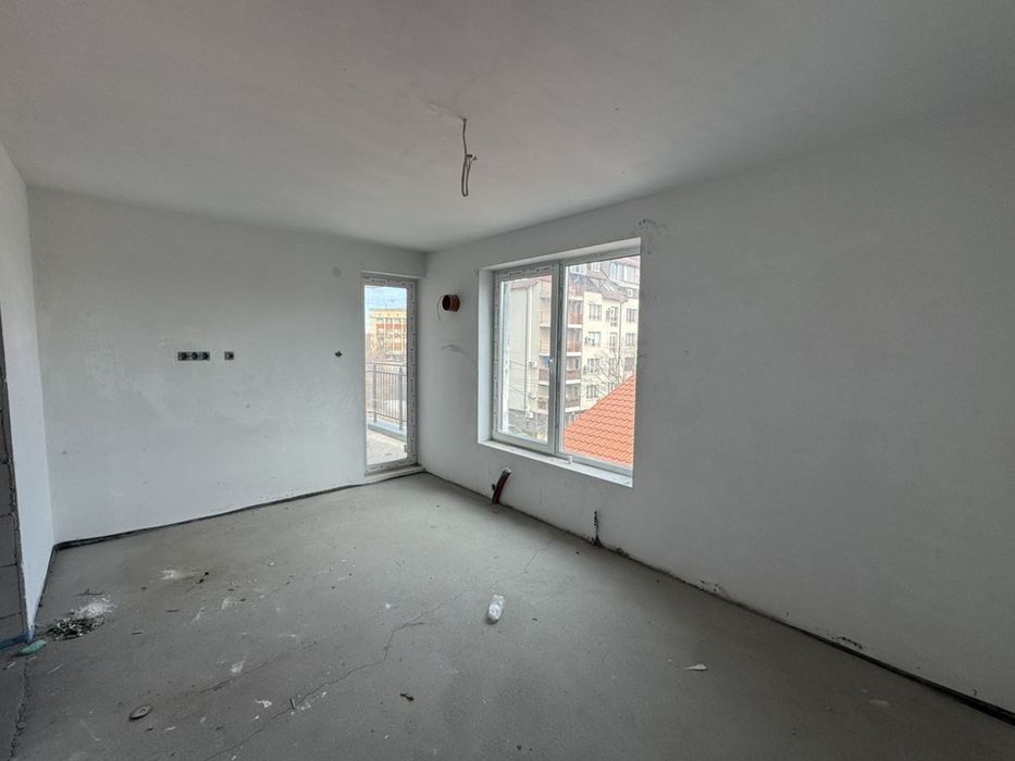 Просторен четиристаен апартамент в ж.к. Карпузица!