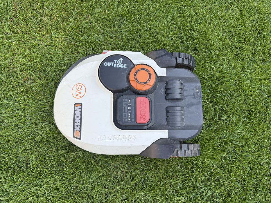 Vand robot tuns iarba