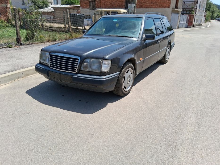 Mercedes W124  E200  на части!