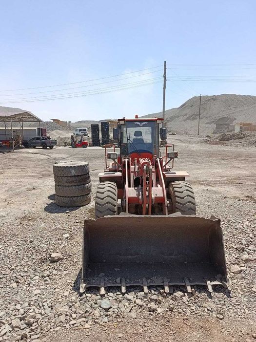 Продается фронтальный погрузчик DOOSAN SD300