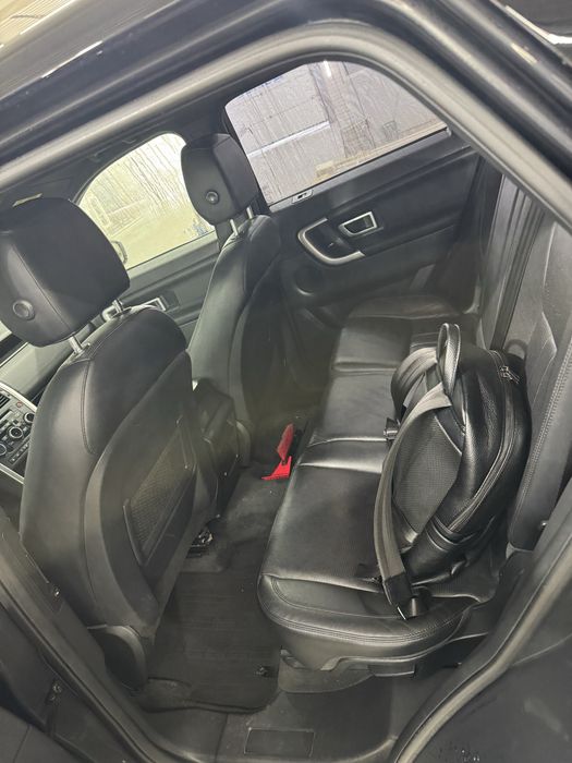 Кроссовер Ланд Ровер Дискавери Спорт