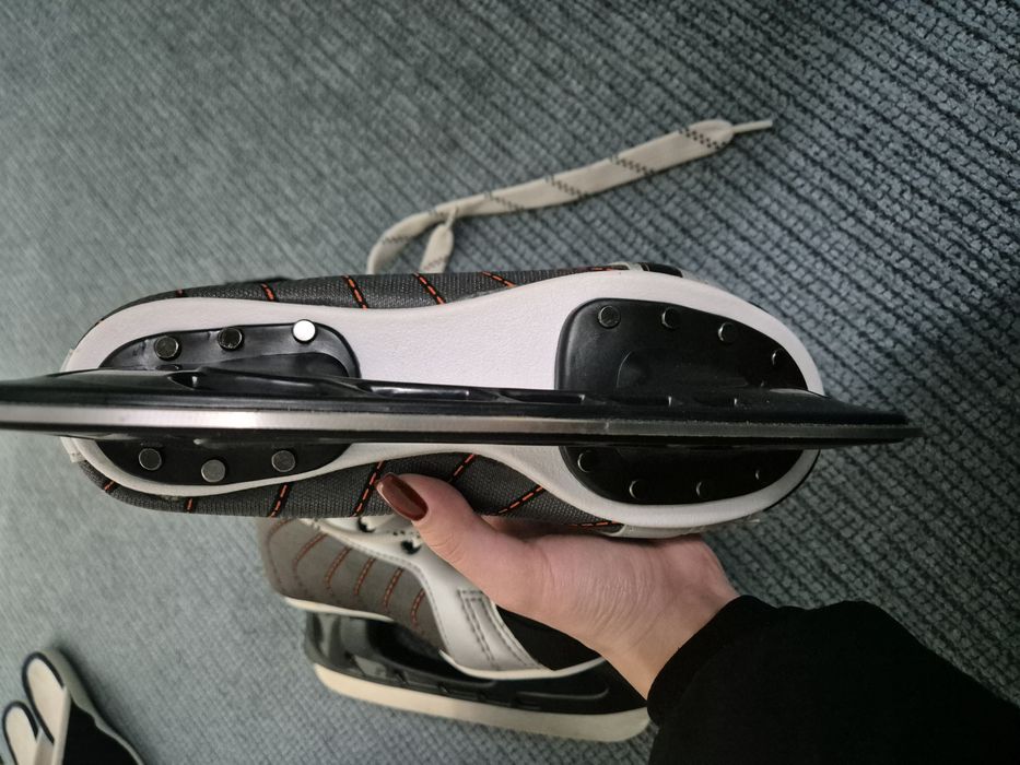 продам коньки хоккейные