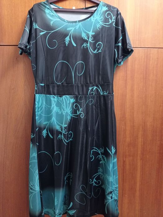 Рокля с къс ръкав