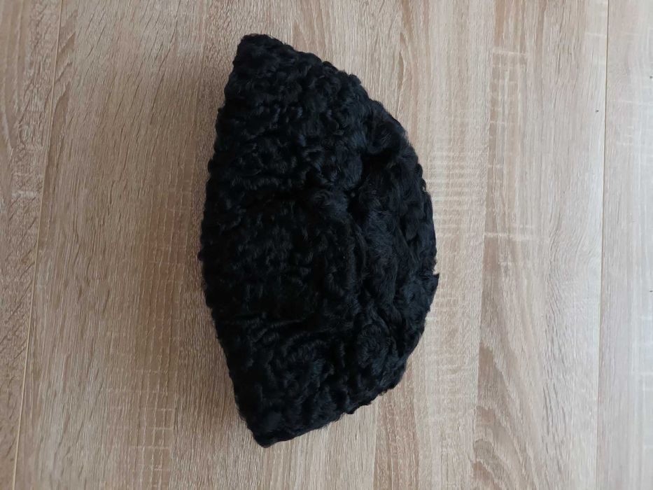 Căciulă din blană naturală (astrahan)