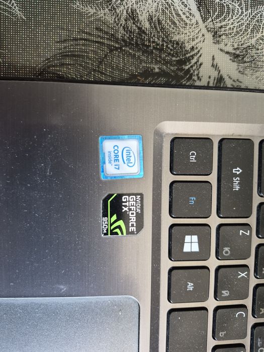 Лаптоп Acer с проблем в дъното