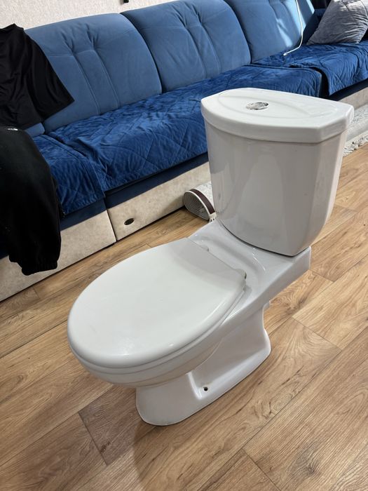 Продам унитаз с бачком