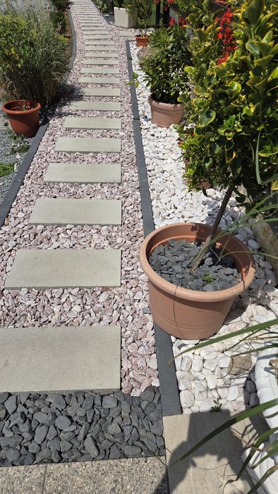 Piatra rotunjita thassos alb bolovani gradina  pasi Japanezi gri