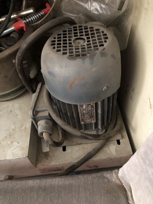 Электродвигатель асинхронный б/у