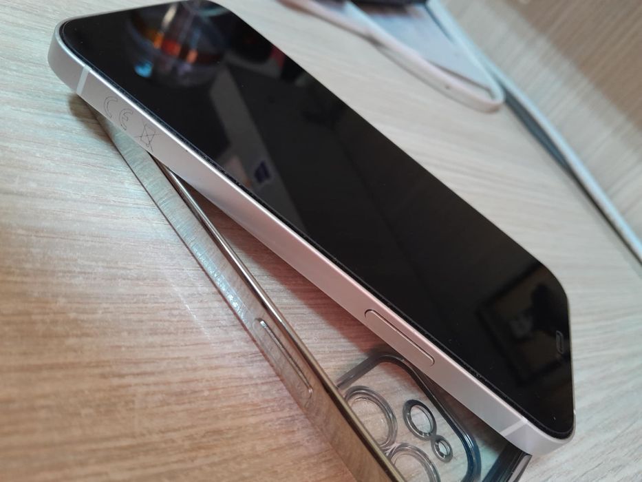 Vand Iphone 12 alb in stare foarte buna