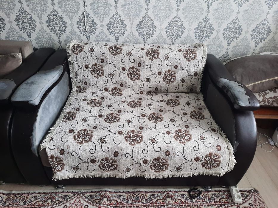 Продам Диваны.  .