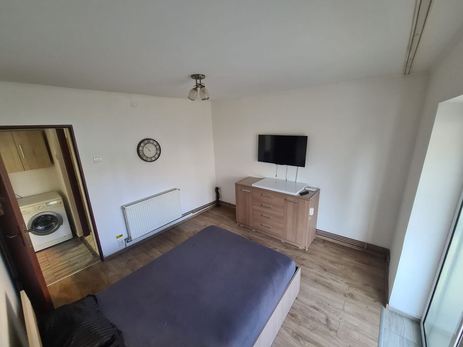 Închiriez apartament