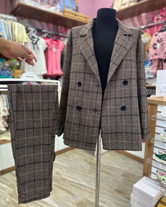 Продам брючные костюмы