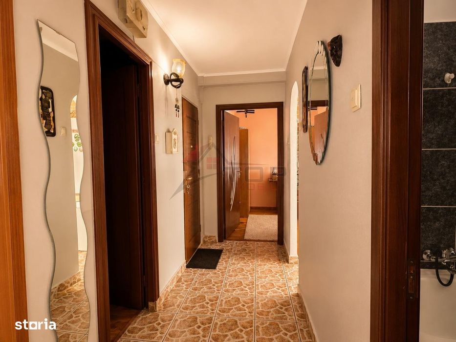 Vanzare apartament 3 camere - Podu Ros - bulevard etaj 2