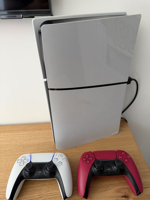 PS 5 slim 2 controlere 1 tb ca nou Playstation 5(folosit foarte puțin fara defecte) hdmi cutie manete fortnite fc25 fifa