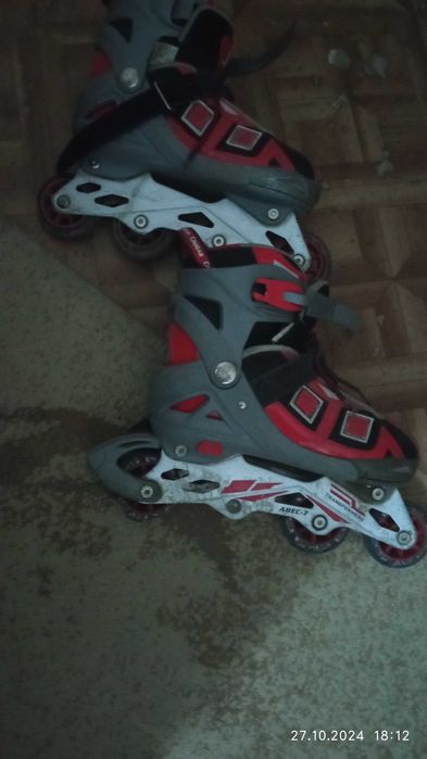 продаю  роликовые коньки, детские.