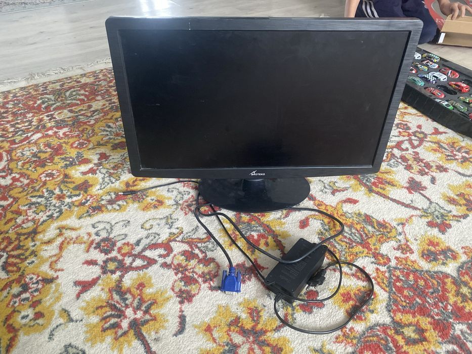 Монитор  со шнуром