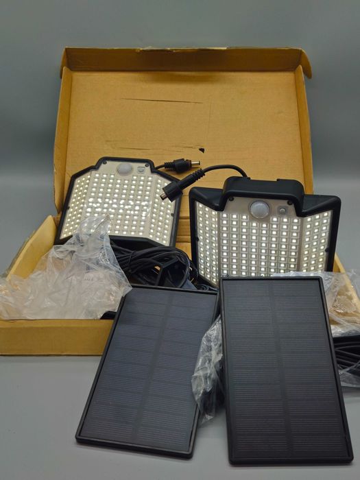 Соларни LED прожектори с датчик за движение – комплект от 2 броя