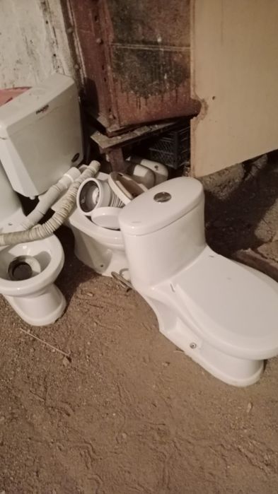 Продаю б/у ДЕТСКИЕ  унитазы.