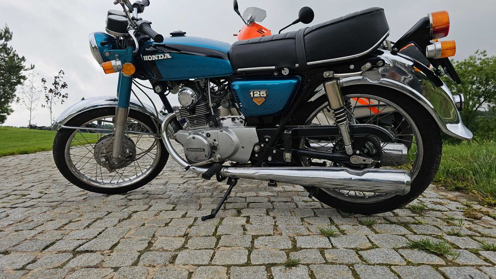 Vand motocicleta de epoca HONDA CB125K5