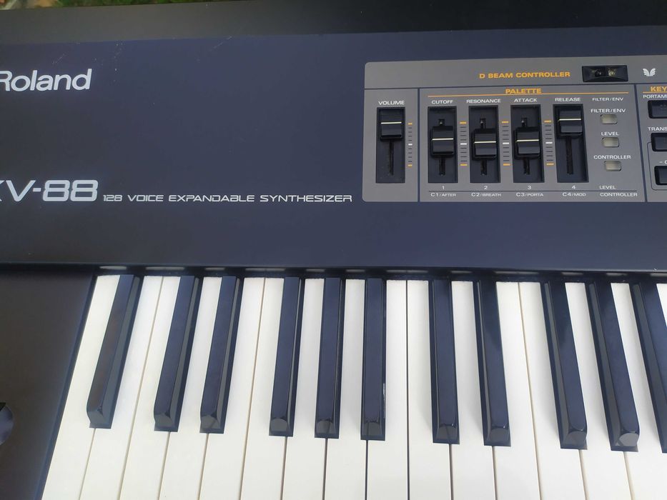 Пиано , клавир - синтезатор Roland XV 88