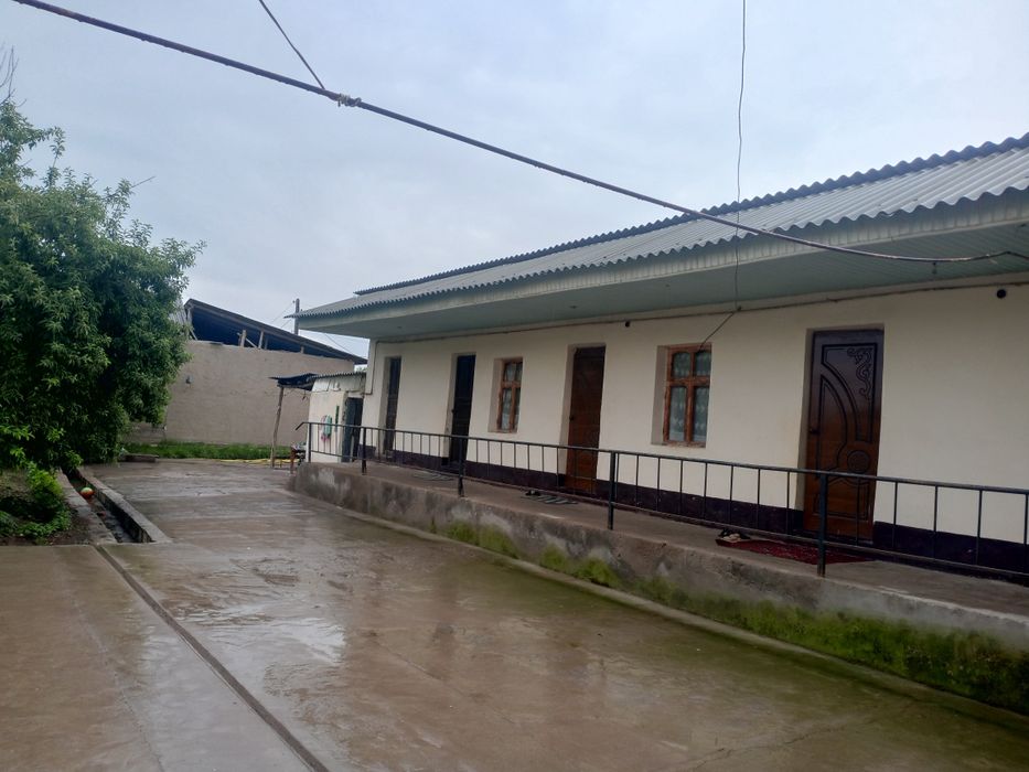 Hovli uy Sotiladi