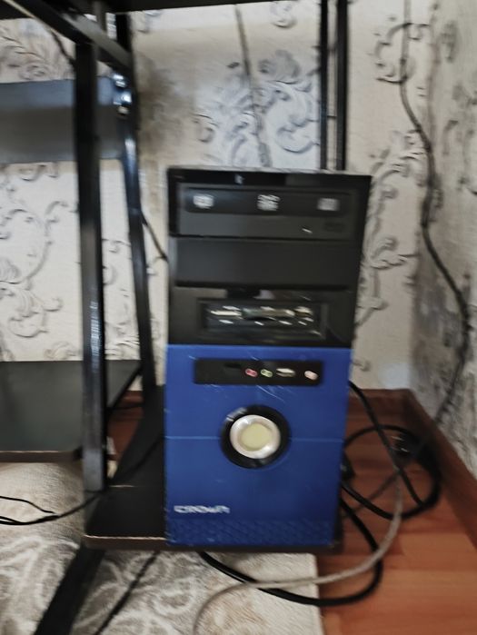 Компьютер на работу,учебу.Продается со столом