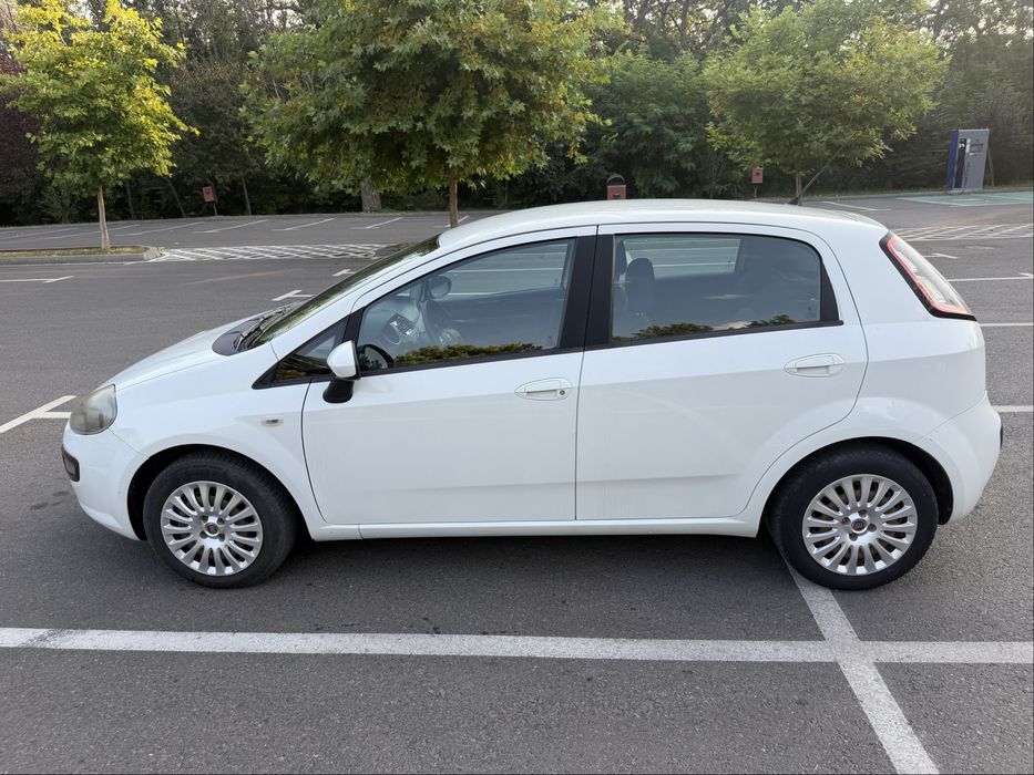 Vând Fiat Punto, motor 1.2 benzină, 2011