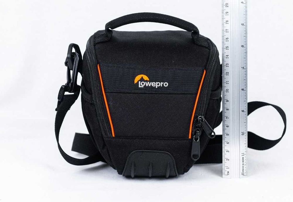 Geanta foto Lowepro Adventura TLZ 20 II. Dimensiuni 16 x 15 x 12 cm