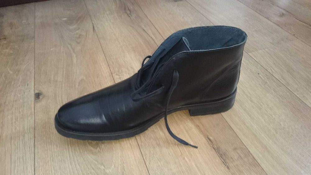 Ghete din piele noi