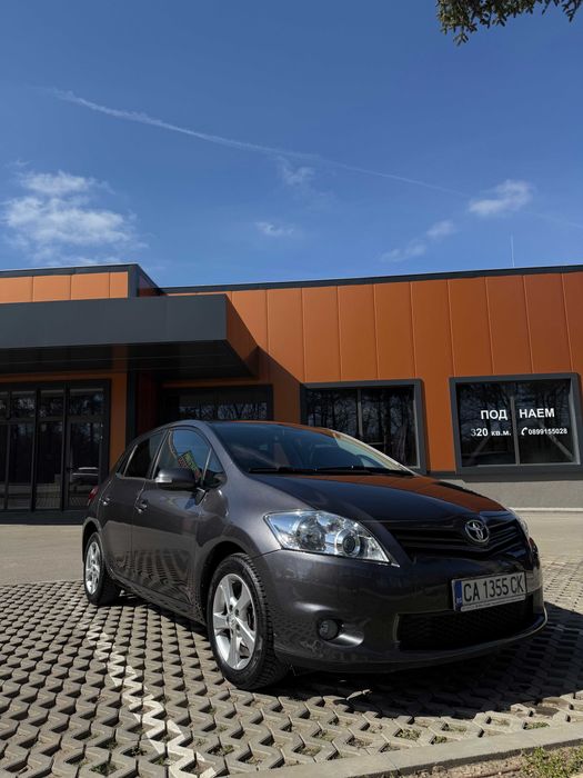 Toyota Auris 1.4 VVT-I Facelift ПЕРФЕКТНА!