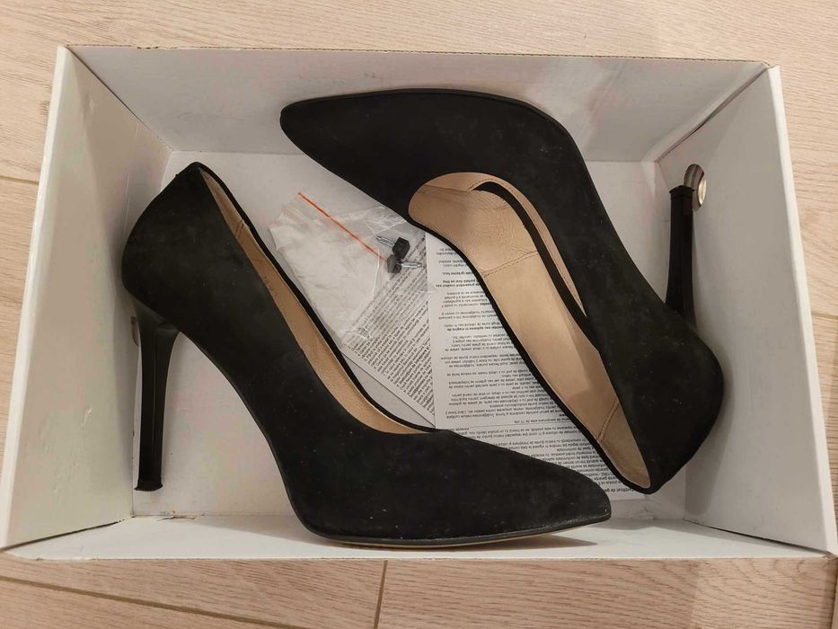 Pantofi negri stiletto Enzo Bertini din piele intoarsa 37