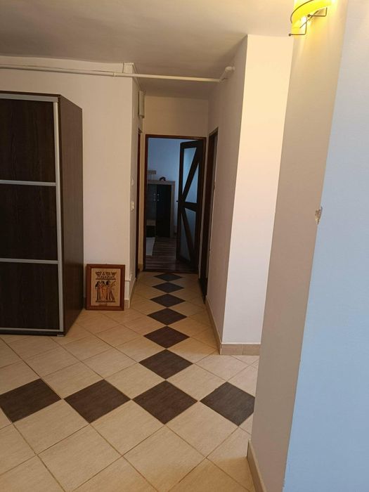 De închiriat apartament 3 camere
