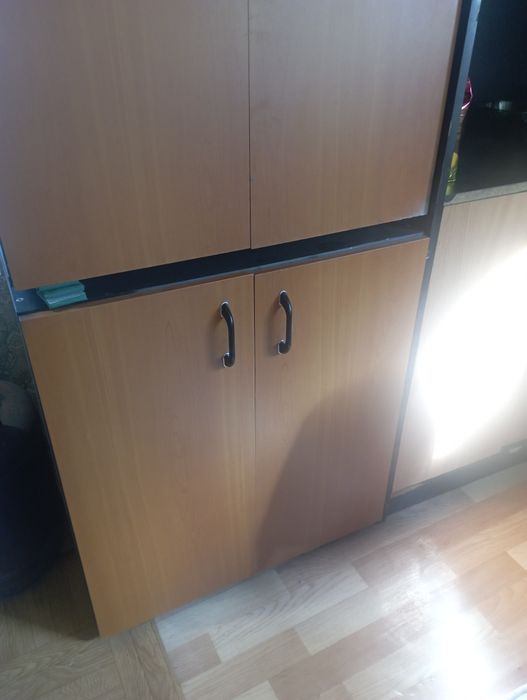 Продам 4 шкафа с тумбой