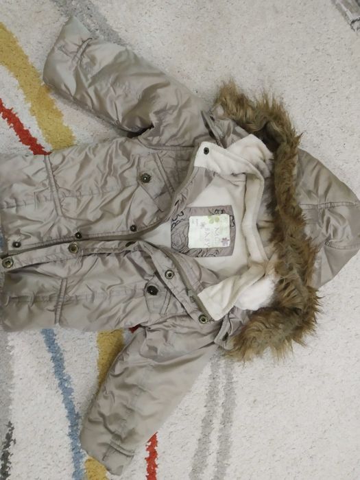 Детско якенце за момиче