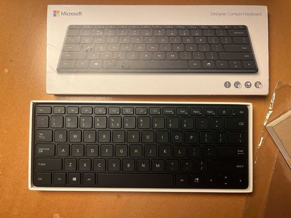 Tastatură Microsoft Design Compact Keyboard