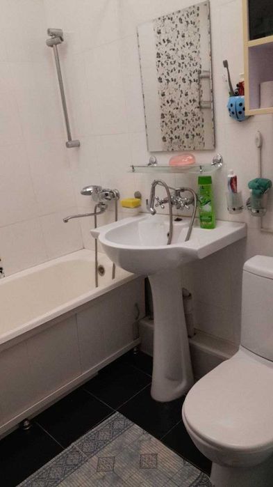 3 xonali kvartira sotiladi. Sergeli 6