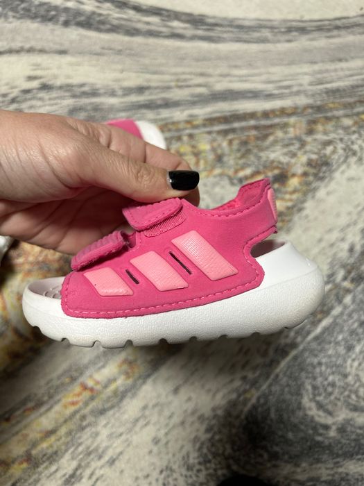 Детски сандали Адидас за малка дама
