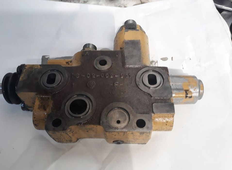 Distribuitor caterpillar felii