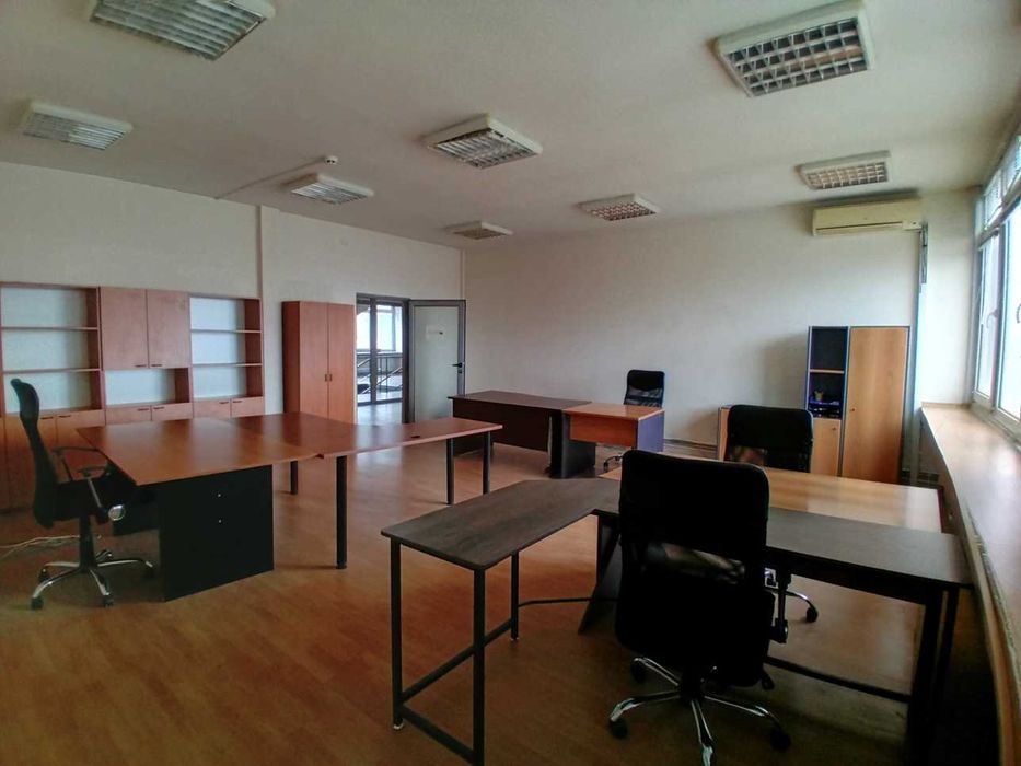 Дава се под наем офис на бул.Стамболийски