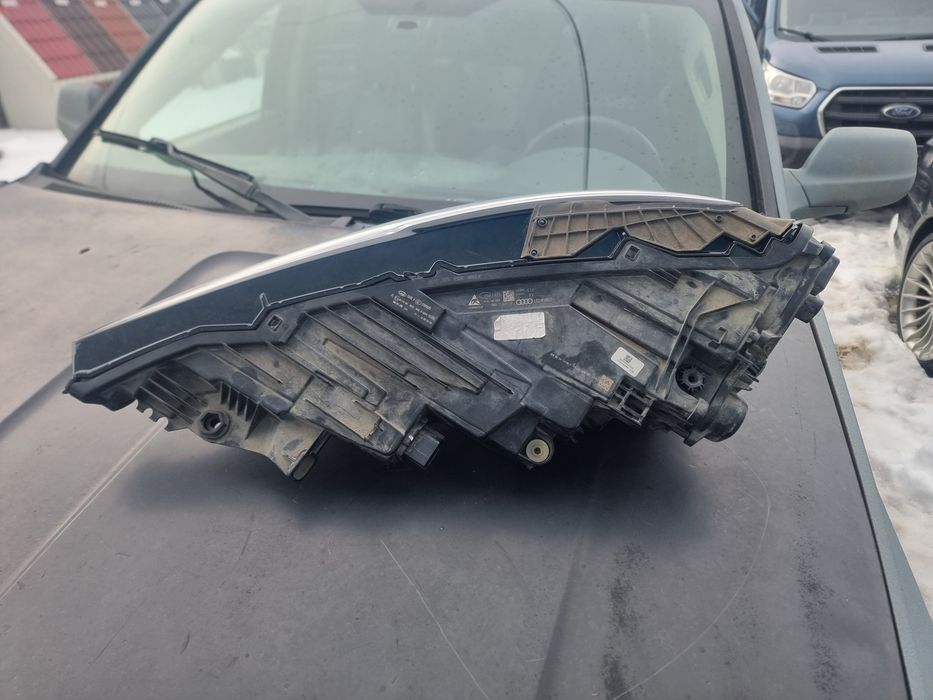 Far dreapta audi Q8 matrix full led cod 4M8941036