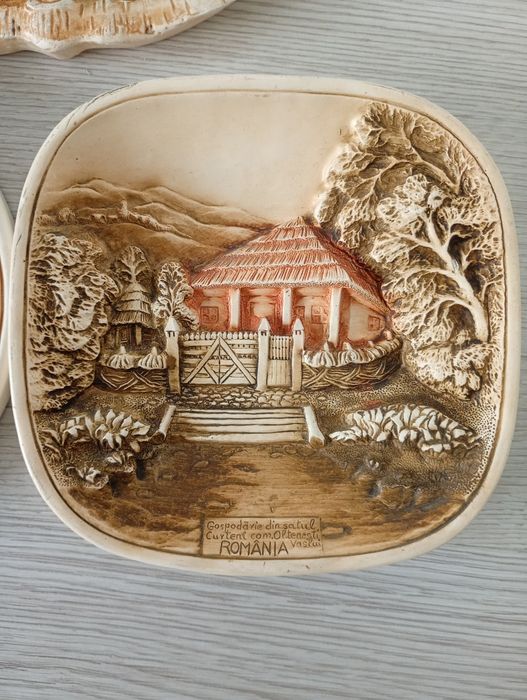 Tablouri/aplice perete vechi 1982