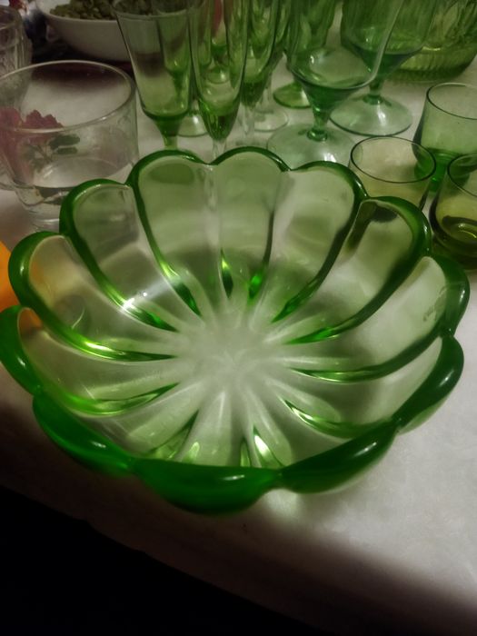 Подарки сувениры статуэтки, вазочкии