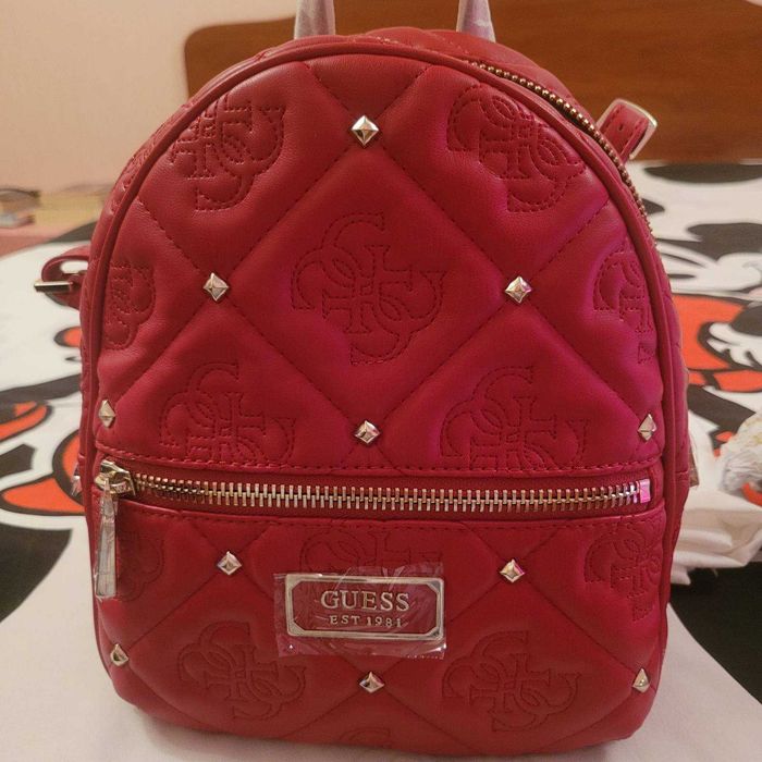 Guess Shanina нова раница с етикети