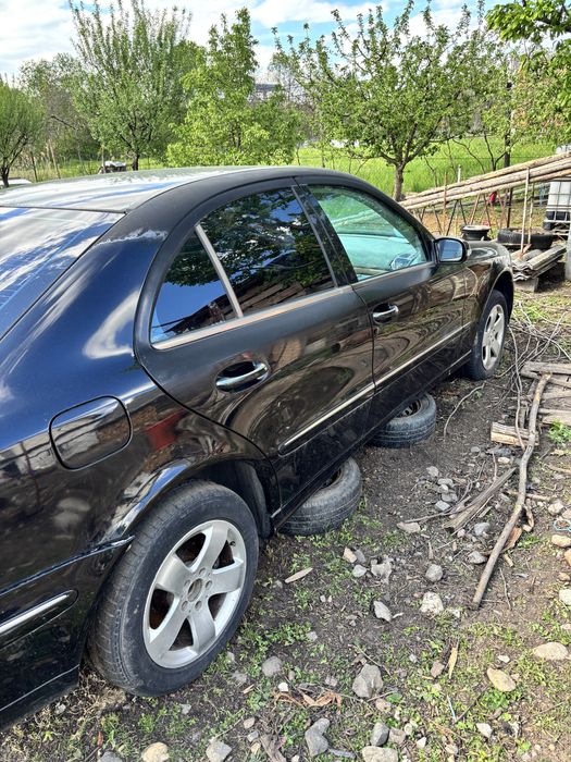 Dezmembrez/ Vand Mercedes Eclass w211