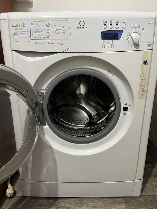 Продам стиральную машину indesit