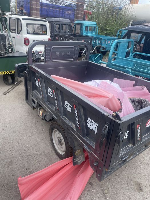 Электрлік жүк трицикл самосвал