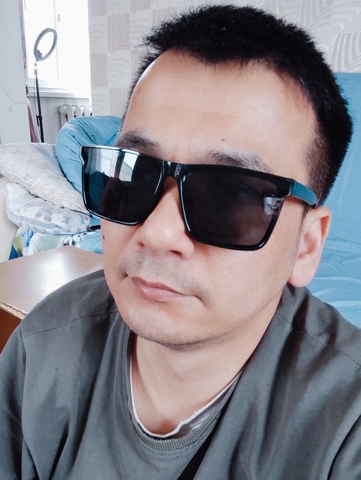 Очки продается в магазинах дешевле